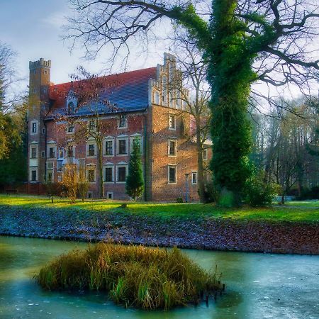 Wojnowice  Zamek Na Wodzie W Wojnowicach Bed & Breakfast エクステリア 写真