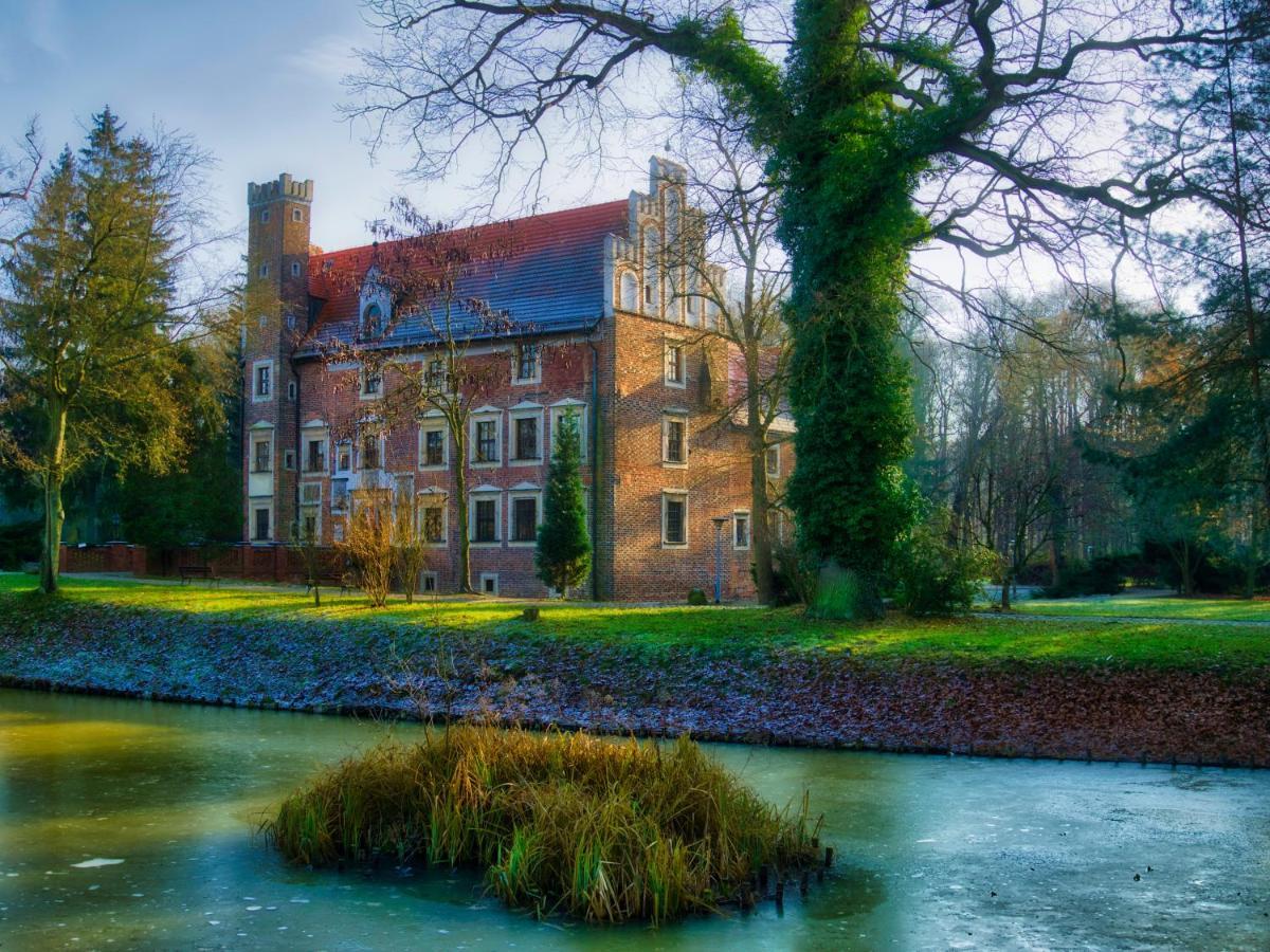 Wojnowice  Zamek Na Wodzie W Wojnowicach Bed & Breakfast エクステリア 写真