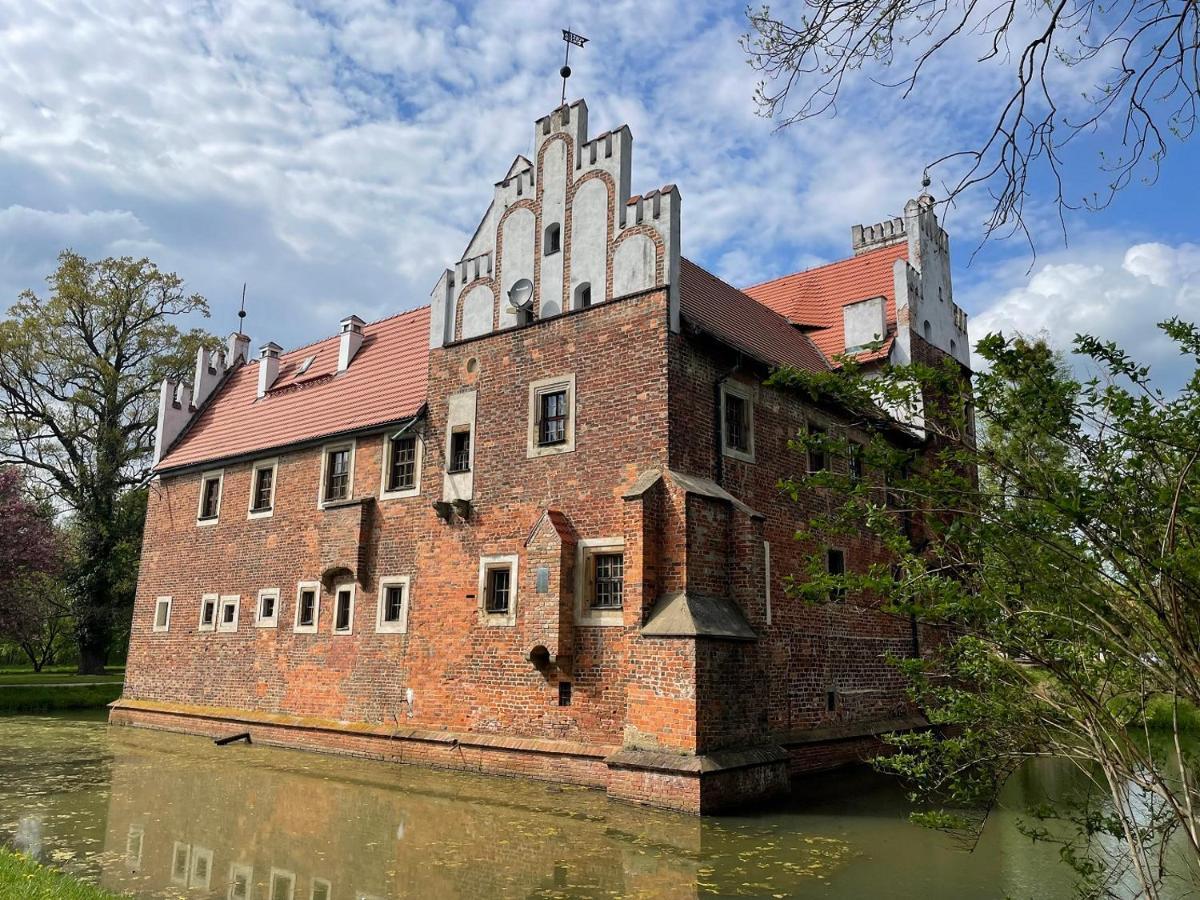 Wojnowice  Zamek Na Wodzie W Wojnowicach Bed & Breakfast エクステリア 写真