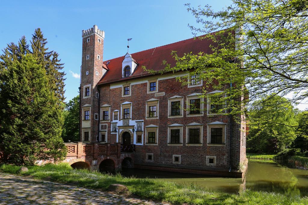 Wojnowice  Zamek Na Wodzie W Wojnowicach Bed & Breakfast エクステリア 写真